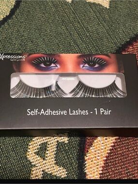 Expressions Self-Adhesive False Lashes in Black with Iridescent Highlights